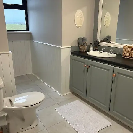 בית נופש Luxury 4 Bedroom In *