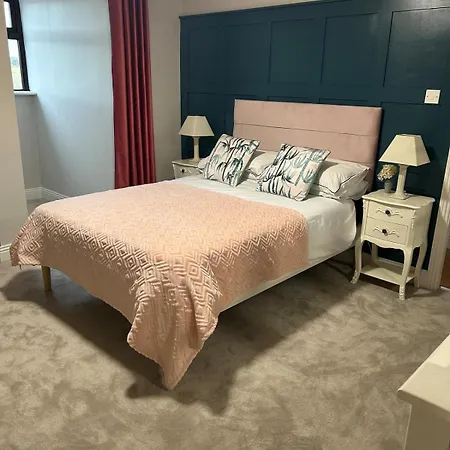 Luxury 4 Bedroom In Prázdninový dům Doolin