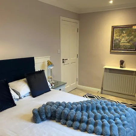 Luxury 4 Bedroom In Semesterbostad *