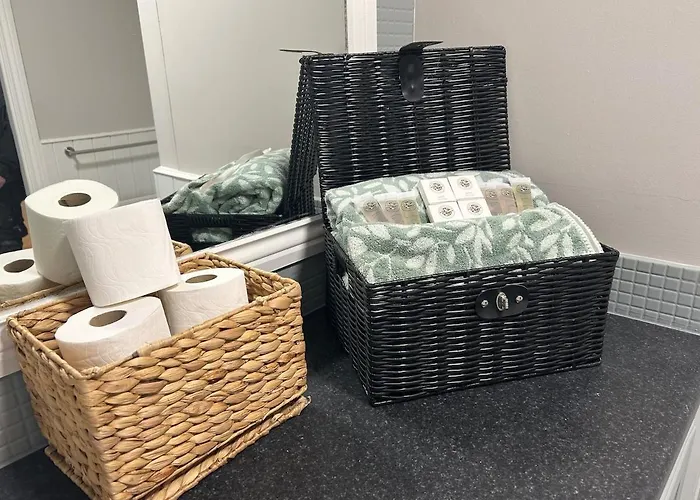 Luxury 4 Bedroom In 펜션 둘린