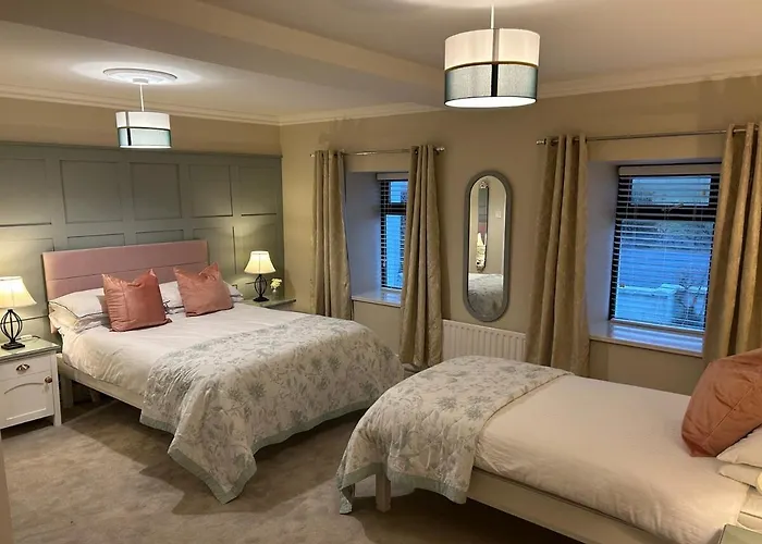 Luxury 4 Bedroom In *