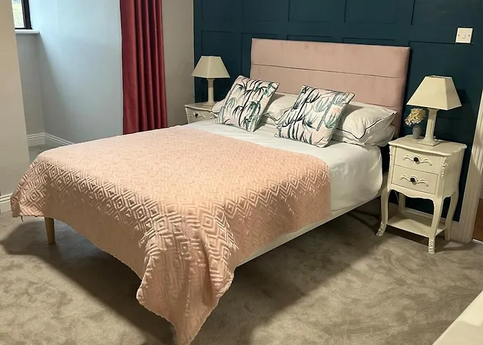 Luxury 4 Bedroom In 펜션 둘린