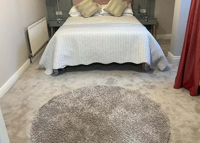 Luxury 4 Bedroom In 둘린