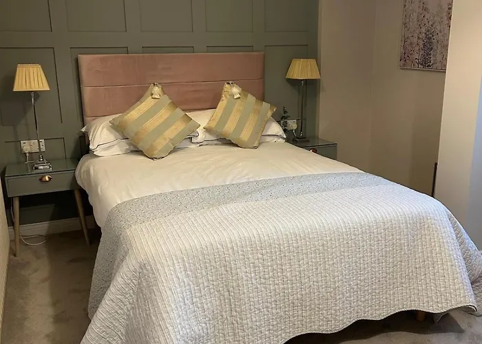 Luxury 4 Bedroom In 펜션