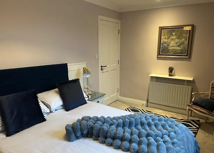 Luxury 4 Bedroom In Hébergement de vacances *