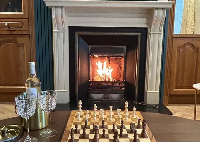 Luxury 4 Bedroom In 펜션 둘린